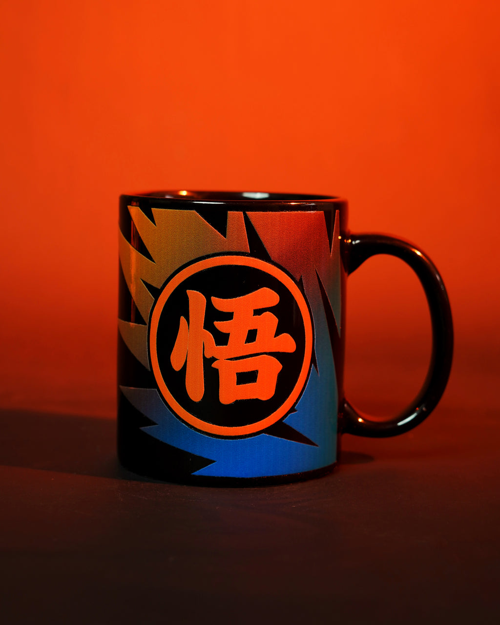 Caneca e logotipo do Goku