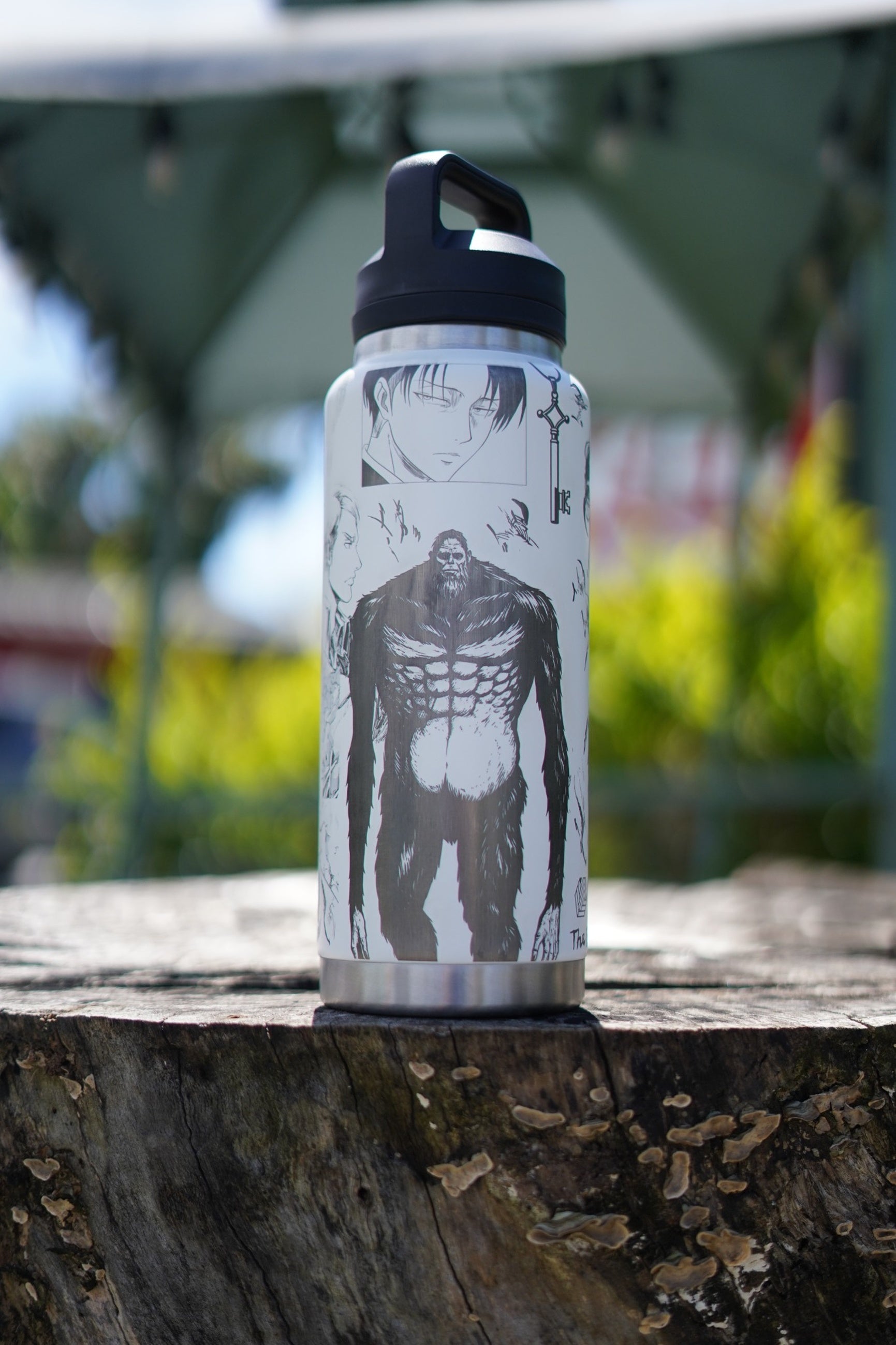 Botella térmica Attack on Titan